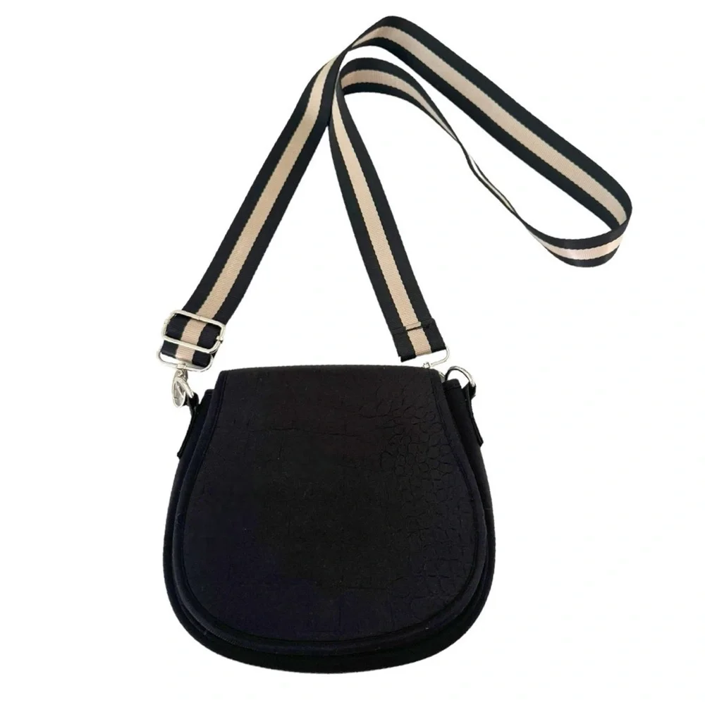 Prenelove black embossed